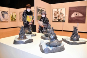 多彩な作品が並ぶ会場=春日文化ホール 多彩な作品が並ぶ会場=春日文化ホール