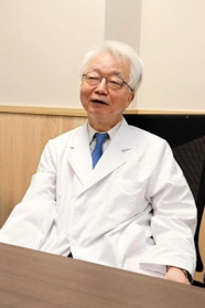 3月末で院長職を退く、県立丹波医療センターの秋田穂束院長。4月から名誉院長として若手の教育に携わる=県立丹波医療センター 3月末で院長職を退く、県立丹波医療センターの秋田穂束院長。4月から名誉院長として若手の教育に携わる=県立丹波医療センター
