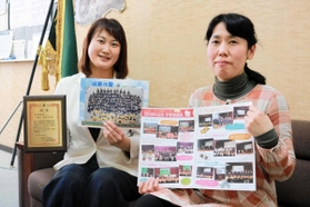 最優秀賞となった「城東の風」を持って喜びを分かち合う城東小学校の大西美和教諭(左)と教養部部長の川田多美子さん=丹波篠山市日置 最優秀賞となった「城東の風」を持って喜びを分かち合う城東小学校の大西美和教諭(左)と教養部部長の川田多美子さん=丹波篠山市日置