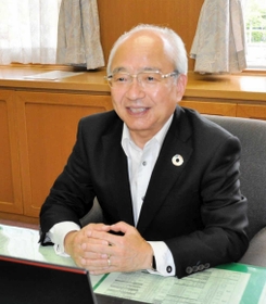 「テストの点数で測れる狭義の学力ももちろん大事だが、学び続けようとする力こそ本当に大事」と力を込める岸田隆博教育長=丹波市役所山南庁舎 「テストの点数で測れる狭義の学力ももちろん大事だが、学び続けようとする力こそ本当に大事」と力を込める岸田隆博教育長=丹波市役所山南庁舎
