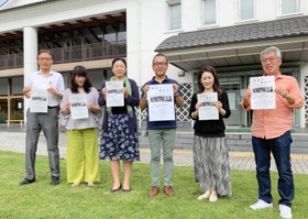 合唱団員を募集する実行委員(たんばDE第九実行委員会提供) 合唱団員を募集する実行委員(たんばDE第九実行委員会提供)