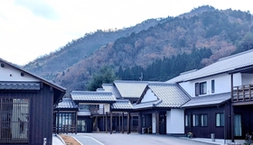 「人間サイズのまちづくり賞」で知事賞を受けた、「やまゆりの里」の建物=丹波篠山市福住 「人間サイズのまちづくり賞」で知事賞を受けた、「やまゆりの里」の建物=丹波篠山市福住