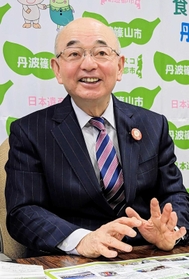 当選から一夜明け、5期目の抱負を語る酒井隆明市長=丹波篠山市役所 当選から一夜明け、5期目の抱負を語る酒井隆明市長=丹波篠山市役所