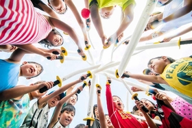 これまでに実施された「チャンバラ合戦」の様子(丹波篠山市提供) これまでに実施された「チャンバラ合戦」の様子(丹波篠山市提供)