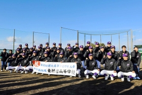 初の甲子園出場を喜ぶ東播磨高校野球部の選手ら=稲美町中一色(撮影・中西幸大) 初の甲子園出場を喜ぶ東播磨高校野球部の選手ら=稲美町中一色(撮影・中西幸大)