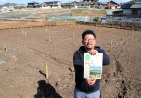 市民農園の利用を呼び掛ける都倉貴博さん=加古川市平荘町池尻 市民農園の利用を呼び掛ける都倉貴博さん=加古川市平荘町池尻