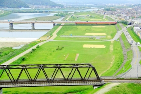 多彩なイベントが計画されている加古川河川敷=加古川市加古川町本町、加古川町河原(同市提供) 多彩なイベントが計画されている加古川河川敷=加古川市加古川町本町、加古川町河原(同市提供)