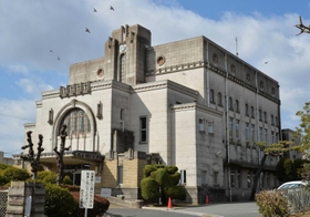 耐震診断される方針が決まった加古川図書館=加古川市加古川町木村 耐震診断される方針が決まった加古川図書館=加古川市加古川町木村