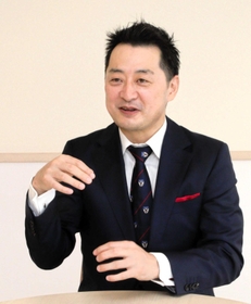 インタビューに応じる飯田健作ラオックス社長=加古川市加古川町篠原町(撮影・斉藤正志) インタビューに応じる飯田健作ラオックス社長=加古川市加古川町篠原町(撮影・斉藤正志)