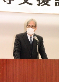 容疑者が逮捕された現在の心境などを話す堤敏さん=加古川市立青少年女性センター 容疑者が逮捕された現在の心境などを話す堤敏さん=加古川市立青少年女性センター