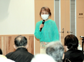 グリーフケアについて話す臨床心理士の浦野俊美さん=加古川市総合福祉会館 グリーフケアについて話す臨床心理士の浦野俊美さん=加古川市総合福祉会館