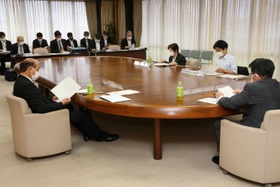 広域ごみ処理施設について議論する東播2市2町の連絡会議=加古川市役所 広域ごみ処理施設について議論する東播2市2町の連絡会議=加古川市役所