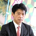 兵庫県稲美町長選から一夜明けた16日、初当選した新人の元同町職員中山哲郎氏(49)が、国安公民館(同町国安)で報道各社のインタビューに応じた。選挙を振り返りながら、今後の町政について「待ったなしの課題を解決するための道筋をつけることが大事」とし、地域の再生や産業振興に向けた農地の活用を進める決意を語った。中山氏は6月1日に初登庁する。(聞き手・門田晋一)