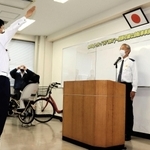 兵庫県高砂市内で自転車による交通事故が多発している状況を受け、高砂署は独自の事故対策隊「SDTs(セーフティ・ドライブ・タカサゴ)」を発足させた。同署で発隊式を開き、地域一丸で事故防止に取り組むことを誓った。