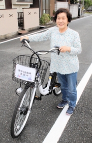 加古川市が市民に貸与している電動自転車。検知機を搭載しており、乗るだけで子どもや認知症者らの見守りに貢献する=加古川市加古川町本町 加古川市が市民に貸与している電動自転車。検知機を搭載しており、乗るだけで子どもや認知症者らの見守りに貢献する=加古川市加古川町本町