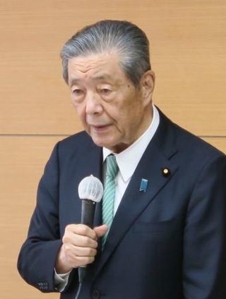 自民党鹿児島県連の会合であいさつする森山幹事長=6日午後、鹿児島市