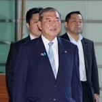 首相官邸に入る石破首相=3日午前