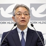 記者会見するヨークHDの石橋誠一郎社長=3日午前、東京都葛飾区