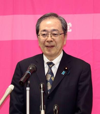 記者会見する公明党の斉藤代表=25日午後、広島市東区