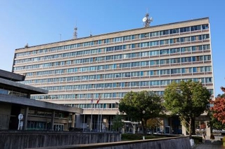 長野県警本部が入る長野県庁=17日、長野市