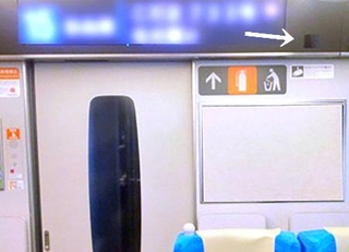 東海道新幹線の車内防犯カメラ(右上)のイメージ(JR東海提供)
