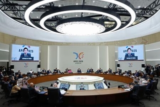 韓国・慶州で開幕したAPEC首脳会議の会合=31日(AP=共同)