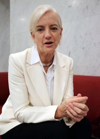 「パグウォッシュ会議」の世界大会を前に、抱負を語るカレン・ホールバーグ事務総長=31日、広島市中区