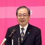 記者会見する公明党の斉藤代表=25日午後、広島市東区