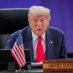ASEAN首脳との会合で演説するトランプ米大統領=26日、マレーシア・クアラルンプール(AP=共同)