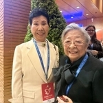 国際会議に参加した近藤紘子さん(右)と袴田ひで子さん=26日、ローマ(共同)