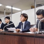 調停が成立し、記者会見する全国統一教会被害対策弁護団=27日午後、東京・霞が関の司法記者クラブ