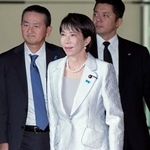 首相官邸を出る高市首相=28日午前