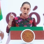 演説するメキシコのシェインバウム大統領=5日、メキシコ市(ゲッティ=共同)