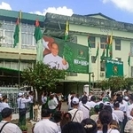 28日、ミャンマー最大都市ヤンゴンに開設された連邦団結発展党(USDP)の選挙事務所(共同)