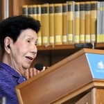 国際会議で死刑廃止を訴え、スピーチする袴田ひで子さん=28日、ローマ(共同)