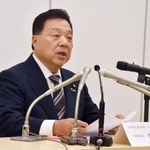 記者会見する公明党の佐藤英道幹事長代理=28日午後、札幌市内