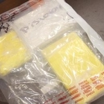 警察によって押収された医療用麻薬フェンタニルが入った袋(ゲッティ=共同)