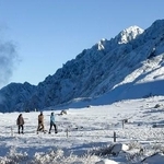 初冠雪を観測した北アルプス立山の室堂=29日午前、富山県立山町(立山黒部貫光提供)