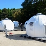 実動訓練で設置されたシェルター=29日午後、佐賀県伊万里市