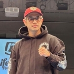 興行であいさつし、ポーズをとる井岡一翔=29日、東京・後楽園ホール