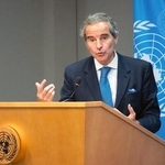 29日、ニューヨークの国連本部で記者会見するIAEAのグロッシ事務局長(国連提供・共同)