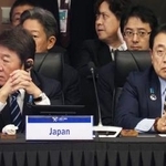 APEC閣僚会議に臨む赤沢経産相(右)と茂木外相=30日、韓国・慶州(経産省提供・共同)