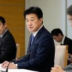 クマ被害対策等に関する関係閣僚会議で発言する木原官房長官(中央)=30日午後、首相官邸