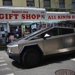 米テスラのサイバートラック=7月、米ニューヨーク(ロイター=共同)