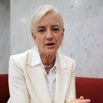 「パグウォッシュ会議」の世界大会を前に、抱負を語るカレン・ホールバーグ事務総長=31日、広島市中区