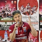 JR小倉駅で開かれたイベントで話す山田章仁選手=6月、北九州市