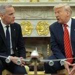 5月、ホワイトハウスでカナダのカーニー首相(左)と会談したトランプ米大統領(ゲッティ=共同)