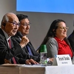 パグウォッシュ会議で登壇した被団協の田中熙巳代表委員(左端)ら=1日午後、広島市