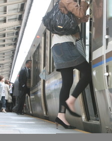 電車に乗る。そんな普通の生活を取り戻そうと、もがく負傷者や家族がいる=神戸市内 電車に乗る。そんな普通の生活を取り戻そうと、もがく負傷者や家族がいる=神戸市内
