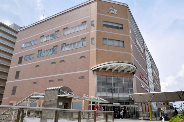 三田地域振興が運営する「キッピーモール」。今月で開業から14年になる=三田市駅前町